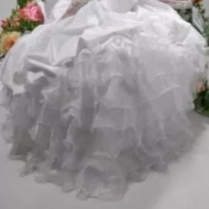 Производство праздничной одежды и свадебных платьев 