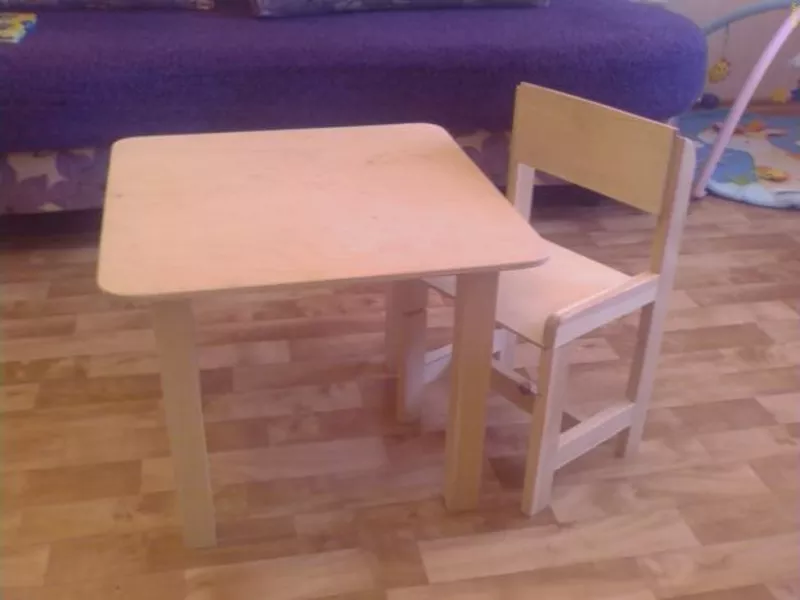 Продам столик и стульчик из дерева